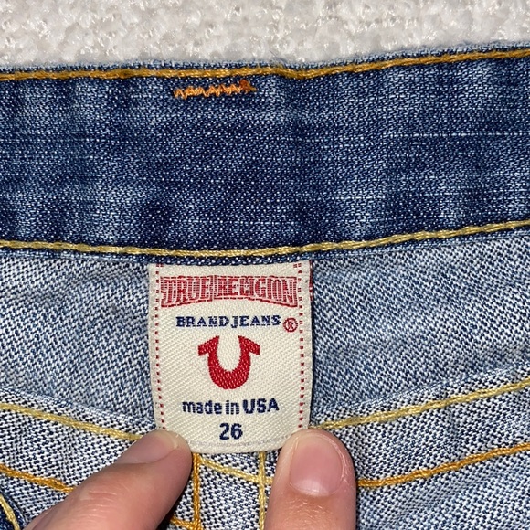 True Religion “Joey” Light Wash Raw Hem Shorts Size 26 💙 LIKE NEW! 💙 - Picture 13 of 15
